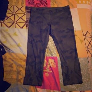 Lululemon camo speed tight 8